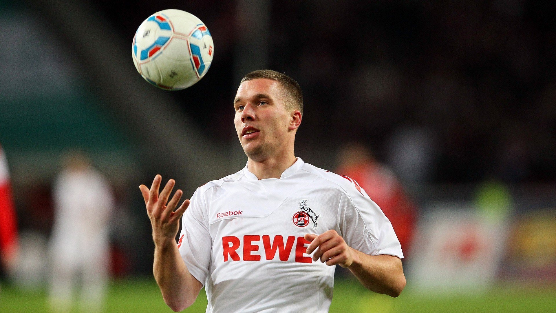 为足球加油,为文明喝彩:青春球场文明满场活动即将启动,校园足球文化活动的口号是什么